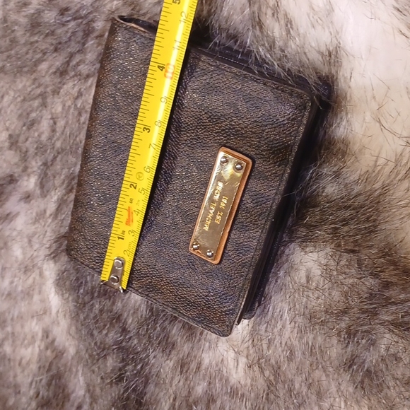 Michael Kors  wallet - Picture 14 of 16